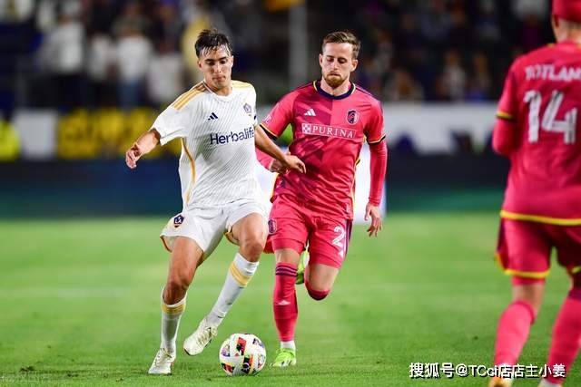 西甲-莱万梅开二度+绝杀 巴塞罗那2-1塞尔塔